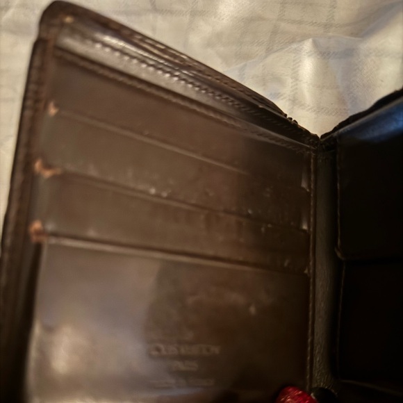 Louis Vuitton men’s Epi wallet - Picture 9 of 11